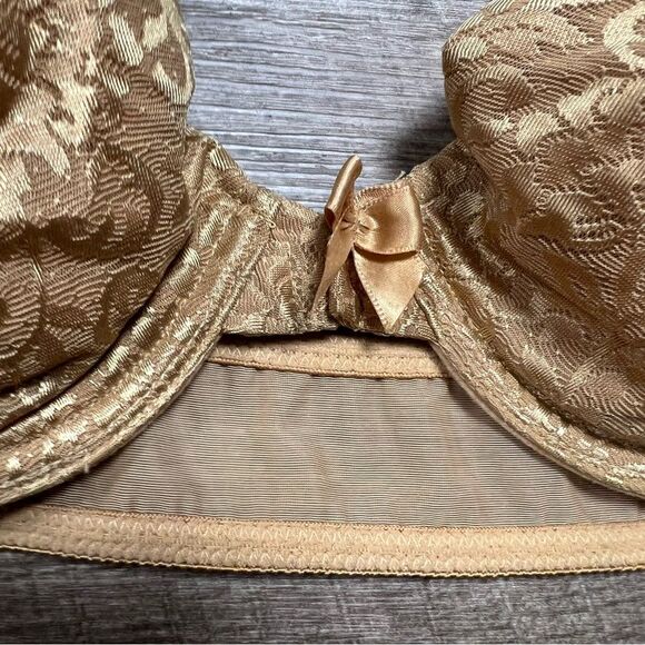 Victoria's Secret Tan Lace Bra - Picture 3 of 6